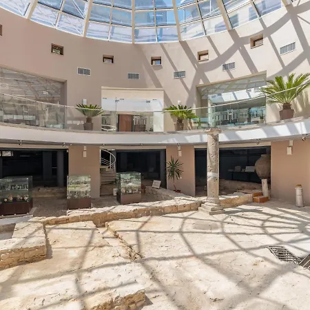 New Belvedere 5* מנגליה